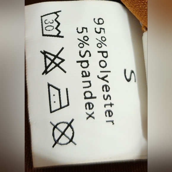 Lyaner split top romper. Small. Key hole back button closure. Neutral. Short V - Picture 5 of 16